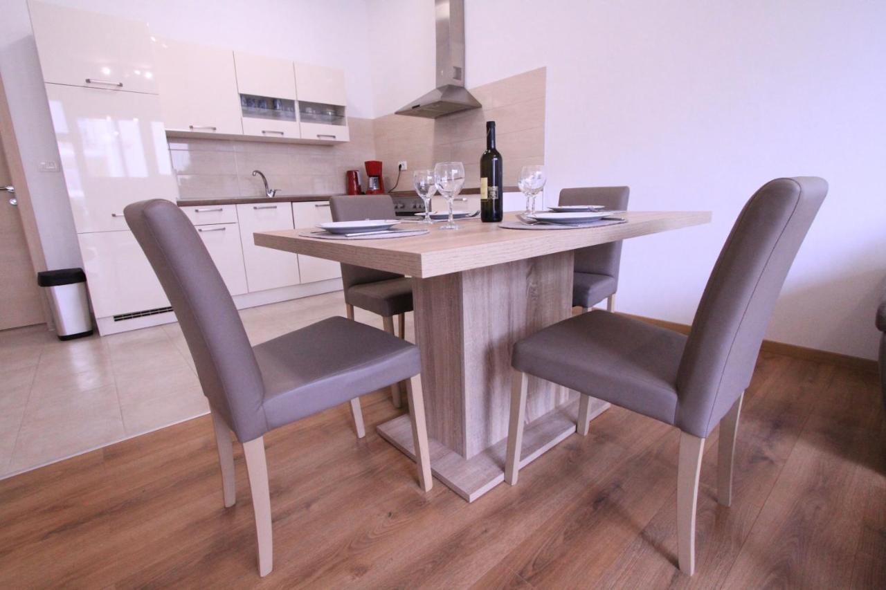Apartman Darija Подстрана Экстерьер фото